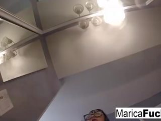 Marica hase trong khiêu dâm đồ lót thủ dâm trong các gương