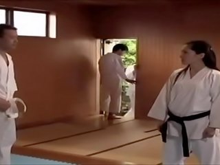 日本语 karate 老师 厉声 由 studen 两次