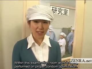 Sous-titré femme habillée homme nu japon capote laboratoire branlette recherche