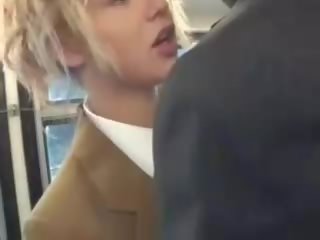 Blondynka miód ssać azjatyckie żuchwy kutas na the autobus