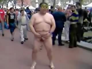 Дебели азиатки момък рязко на на улица mov